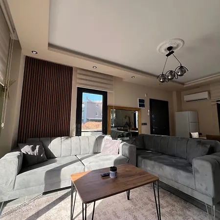 Dubleks Oezel Havuzlu Terasli Lueks Villa Villa