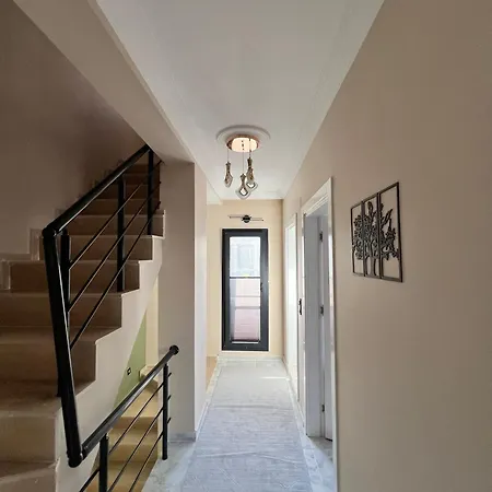 Villa Dubleks Oezel Havuzlu Terasli Lueks Villa Erdemli